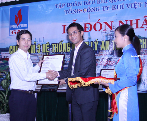 PV GAS tổ chức Lễ đón nhận chứng chỉ Hệ thống quản lý tích hợp An toàn – Chất lượng - Môi trường PV GAS tổ chức Lễ đón nhận chứng chỉ Hệ thống quản lý tích hợp An toàn – Chất lượng - Môi trường