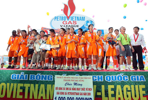 Trao Cúp vô địch Giải bóng đá Quốc gia PetroVietNam Gas 2009