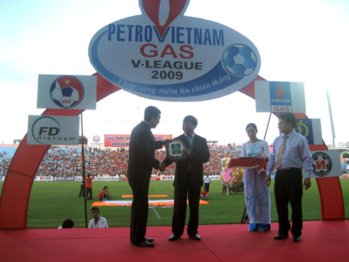 Trao Cúp vô địch Giải bóng đá Quốc gia PetroVietNam Gas 2009