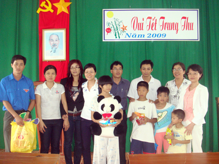 Quà Trung thu cho trẻ mồ côi Quà Trung thu cho trẻ mồ côi