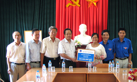 Chung tay chia sẻ cùng đồng bào