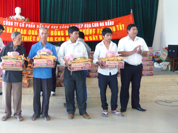 Chung tay chia sẻ cùng đồng bào