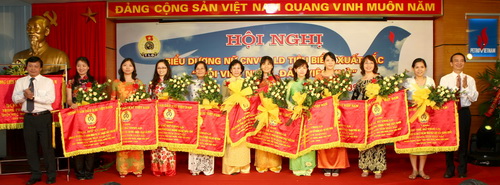 Công đoàn Dầu khí Việt Nam Tổ chức Hội nghị biểu dương nữ CNVCLĐ "Giỏi việc nước, đảm việc nhà” giai đoạn 2005-2009