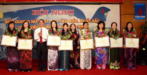 Công đoàn Dầu khí Việt Nam Tổ chức Hội nghị biểu dương nữ CNVCLĐ "Giỏi việc nước, đảm việc nhà” giai đoạn 2005-2009