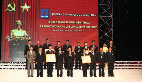 Tập đoàn Dầu khí quốc gia Việt Nam đón nhận Huân chương Sao Vàng Tổng Công ty Khí Việt Nam vinh dự đón nhận Huân chương Độc lập hạng Ba