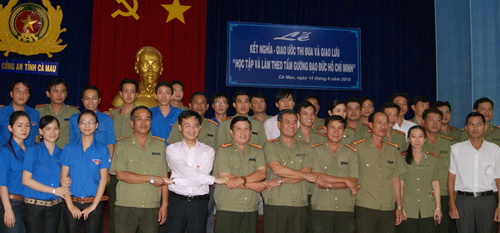 Chi đoàn Công ty Khí Cà Mau kết nghĩa và giao kết thi đua