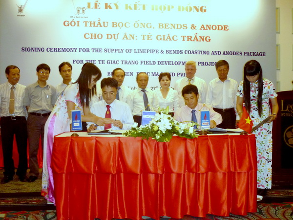 Lễ ký kết hợp đồng gói thầu bọc ống, bends và anode cho dự án Tê giác trắng