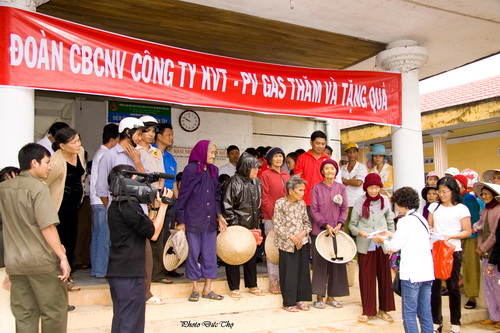 Công ty Chế biến Khí Vũng Tàu ủng hộ đồng bào Phú Yên