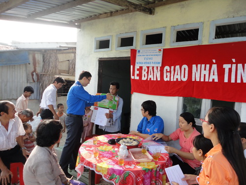 PV GAS thực hiện chương trình “Cùng xây mái ấm” tại huyện Nhà Bè