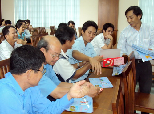 Tổ chức buổi nói chuyện về phòng chống HIV/AIDS