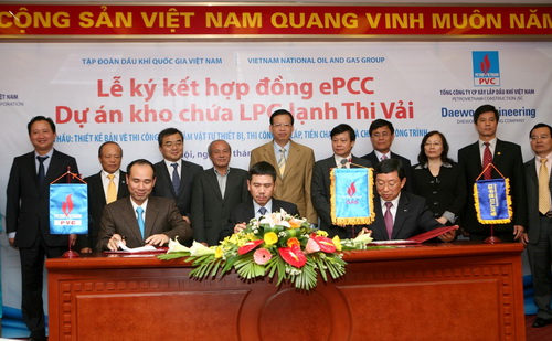 Ký kết Hợp đồng xây dựng công trình kho chứa LPG lạnh Thị Vải