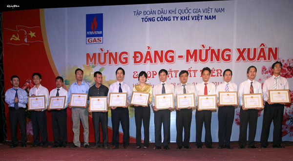 Mừng Đảng, mừng xuân và họp mặt tất niên