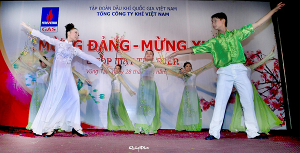 Mừng Đảng, mừng xuân và họp mặt tất niên