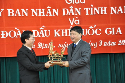 PetroVietnam ký Thỏa thuận hợp tác toàn diện với tỉnh Nam Định PetroVietnam ký Thỏa thuận hợp tác toàn diện với tỉnh Nam Định