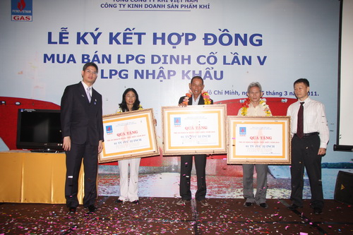 Ký kết Hợp đồng mua/bán LPG Dinh Cố lần đầu năm 2011 và mua bán LPG nhập khẩu giai đoạn 2011-2012 Ký kết Hợp đồng mua/bán LPG Dinh Cố lần đầu năm 2011 và mua bán LPG nhập khẩu giai đoạn 2011-2012