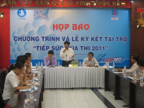 PV Gas trao 1 tỷ đồng cho Chương trình “Tiếp sức mùa thi 2011” PV Gas trao 1 tỷ đồng cho Chương trình “Tiếp sức mùa thi 2011”