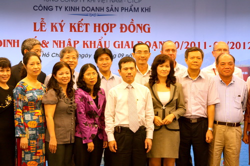 Lễ ký hợp đồng mua bán LPG Dinh Cố và Nhập khẩu giai đoạn từ tháng 10/2011 đến tháng 03/2012