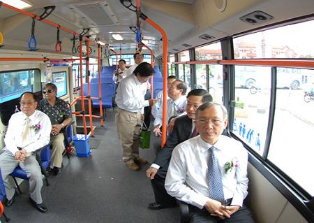 TPHCM: Thêm năm xe buýt chạy CNG hoạt động