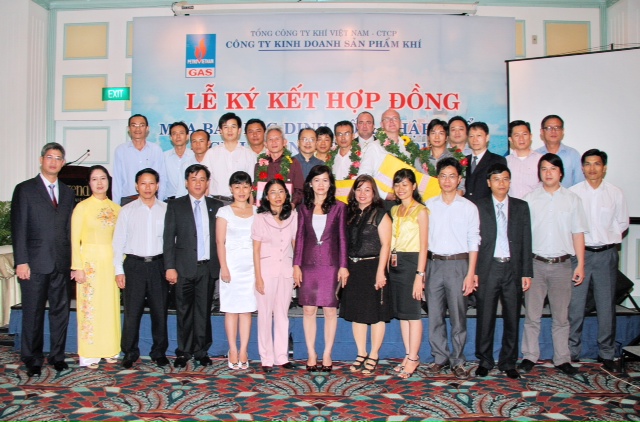 Ký hợp đồng mua bán LPG nguồn Dinh Cố và nhập khẩu (giai đoạn 4/2012 – 9/2012)
