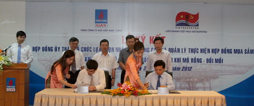 Ký kết hợp đồng “Ủy thác tổ chức lựa chọn nhà thầu cung cấp và quản lý thực hiện hợp đồng mua sắm máy nén khí”