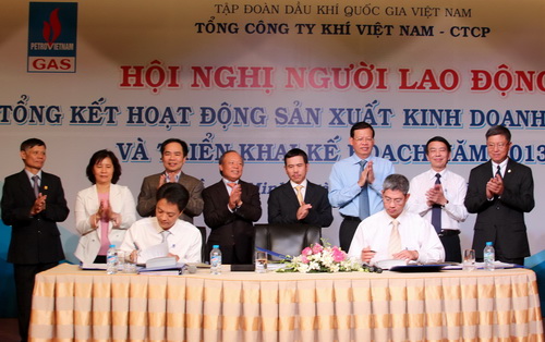 PV Gas organized laborer conference, summary of production and business operations in 2012 - deployment of plans in 2013