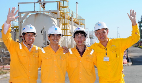 PetroVietnam Gas Vung Tau Processing Company - A 100%-owned company of PetroVietnam Gas Joint Stock Corporation is awarded The Government’s Emulation Flag 2012 PetroVietnam Gas Vung Tau Processing Company - A 100%-owned company of PetroVietnam Gas Joint Stock Corporation is awarded The Government’s Emulation Flag 2012