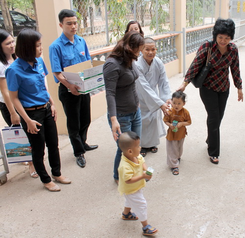 KĐN chia sẻ niềm vui xuân