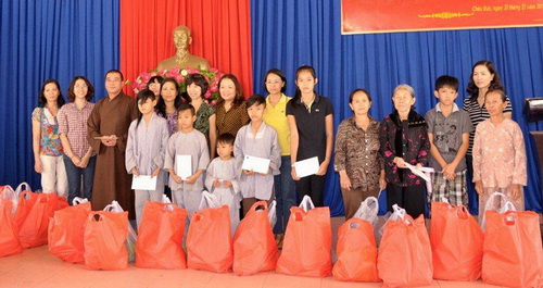PV Gas social security activitives during Tet 2013 - The year of snake
