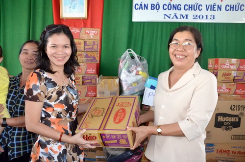 PV Gas social security activitives during Tet 2013 - The year of snake