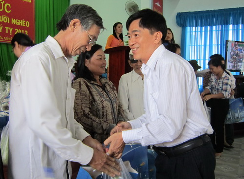 PV Gas social security activitives during Tet 2013 - The year of snake