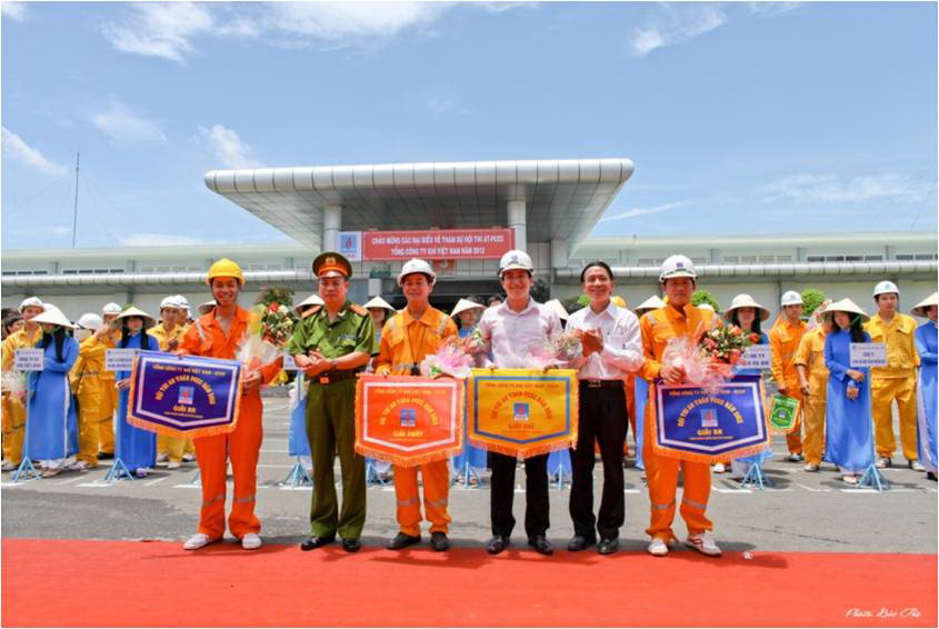 Công ty Chế biến khí Vũng Tàu được Bộ Công Thương và UBND tỉnh BR-VT tặng Bằng khen về công tác An toàn - Môi trường - PCCN năm 2012