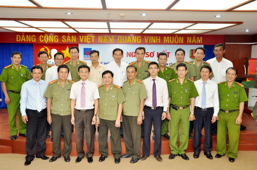 Hội Nghị “Sơ kết Quy chế phối hợp Bảo vệ an ninh – an toàn công trình Khí tại Cà Mau năm 2012” Hội Nghị “Sơ kết Quy chế phối hợp Bảo vệ an ninh – an toàn công trình Khí tại Cà Mau năm 2012”