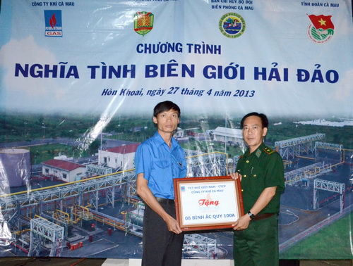 Chương trình nghĩa tình biên giới hải đảo tại Hòn Khoai, Cà Mau năm 2013