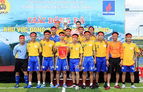 PV Gas Ca Mau wins the fourth championship of the Mekhong Delta Petroleum football award in 2013