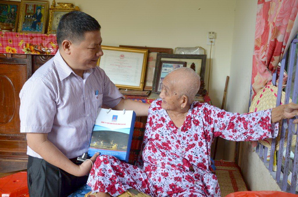 Tổng Công ty Khí Việt Nam kỷ niệm Tháng “Uống nước nhớ nguồn” Tổng Công ty Khí Việt Nam kỷ niệm Tháng “Uống nước nhớ nguồn”