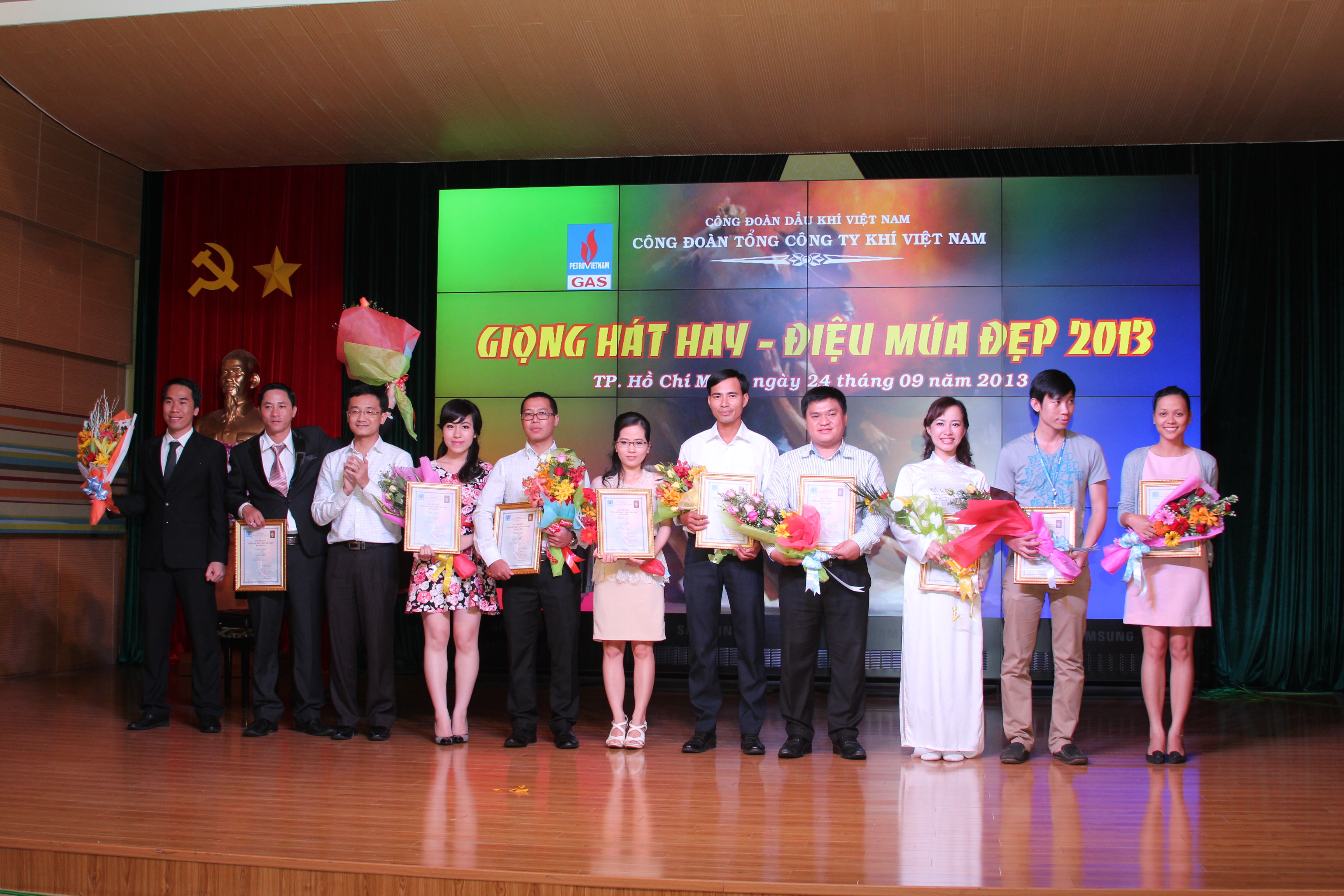Hội thi “Giọng hát hay-Điệu múa đẹp năm 2013” Hội thi “Giọng hát hay-Điệu múa đẹp năm 2013”