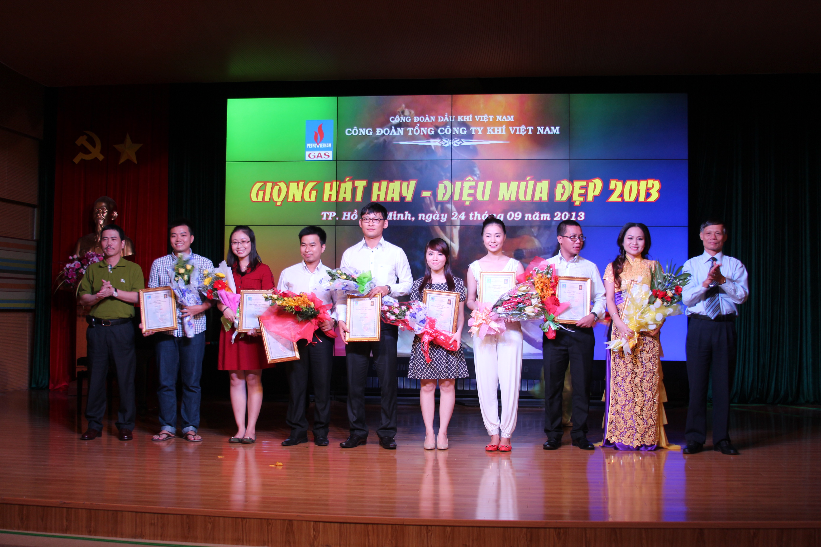 Hội thi “Giọng hát hay-Điệu múa đẹp năm 2013” Hội thi “Giọng hát hay-Điệu múa đẹp năm 2013”