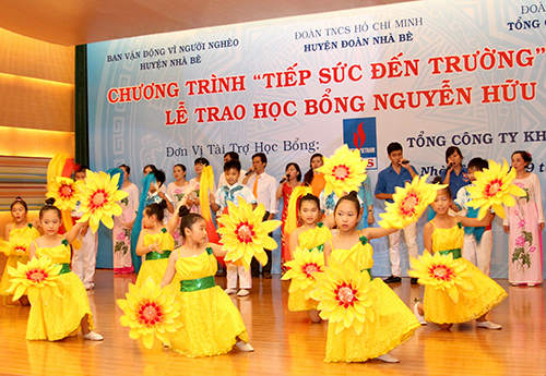 PV Gas ủng hộ 500 triệu đồng cho quỹ học bổng Nguyễn Hữu Thọ