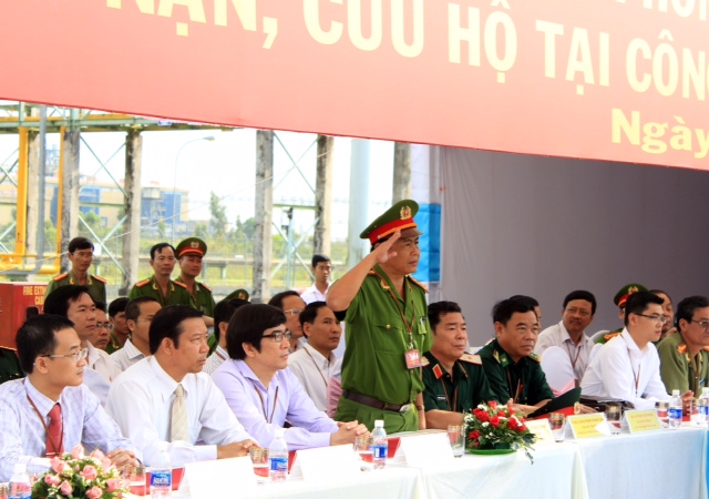 Diễn tập phòng chống khủng bố, chữa cháy và cứu hộ cứu nạn nhiều lực lượng tại Trung tâm Phân phối khí Cà Mau Diễn tập phòng chống khủng bố, chữa cháy và cứu hộ cứu nạn nhiều lực lượng tại Trung tâm Phân phối khí Cà Mau