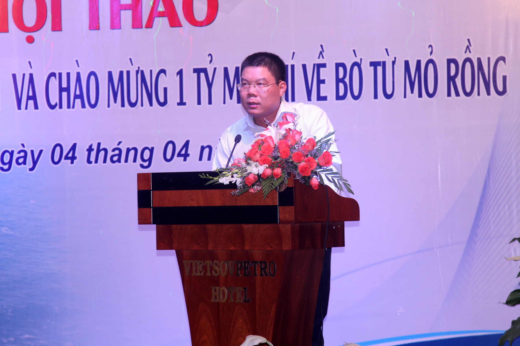 Celebrating the event of gathering 1 billion m3 of gas from Rong – Doi Moi fields Celebrating the event of gathering 1 billion m3 of gas from Rong – Doi Moi fields
