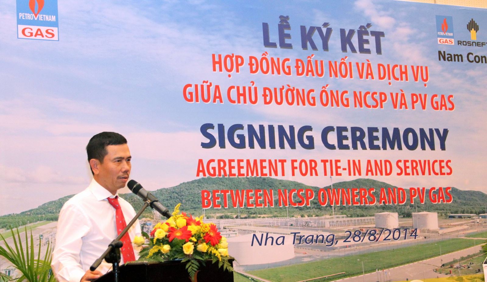 Ceremony for Signing Agreement on Connection and Service for the gas delivery point number 2 between PetroVietnam Gas Joint Stock Corporation (PV Gas) and Nam Con Son pipeline Owners Ceremony for Signing Agreement on Connection and Service for the gas delivery point number 2 between PetroVietnam Gas Joint Stock Corporation (PV Gas) and Nam Con Son pipeline Owners
