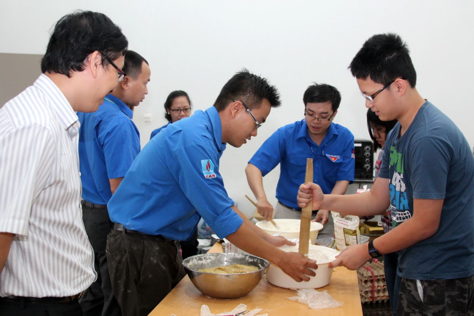 PV GAS hoàn thành 1.000 bánh trung thu tặng cho trẻ em TP. HCM PV GAS hoàn thành 1.000 bánh trung thu tặng cho trẻ em TP. HCM