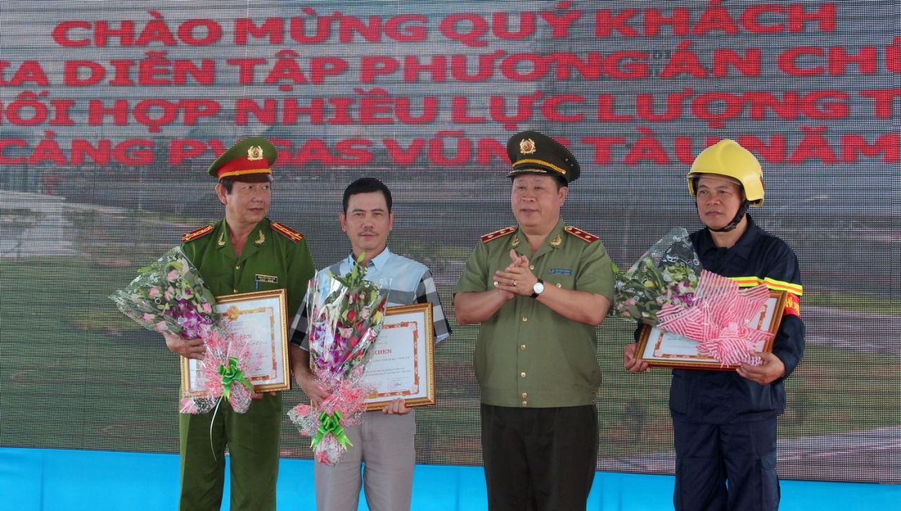 Diễn tập phương án chữa cháy tại Kho cảng PV Gas Vũng Tàu