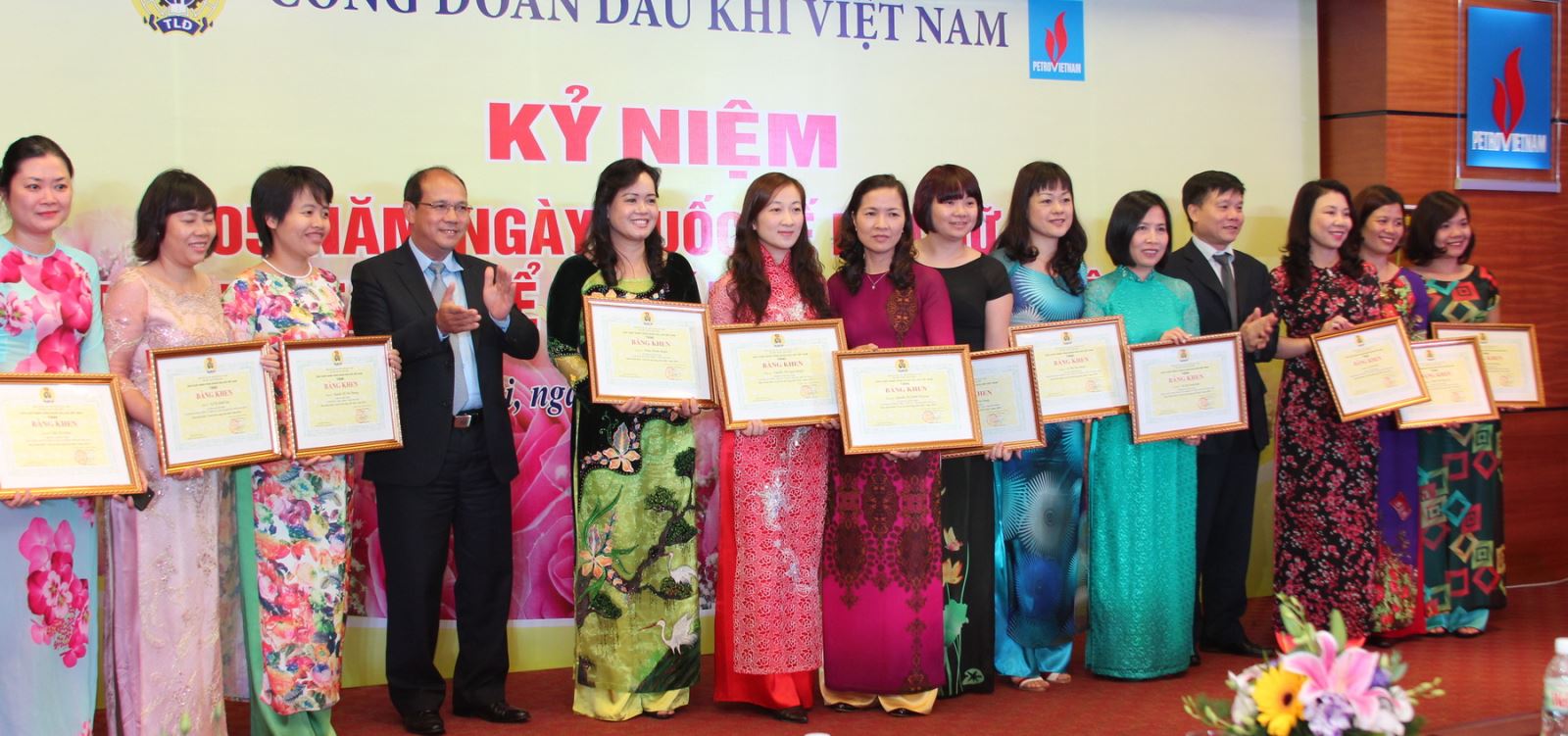 Công đoàn Dầu Khí Việt Nam họp mặt chúc mừng ngày Phụ nữ Việt Nam Công đoàn Dầu Khí Việt Nam họp mặt chúc mừng ngày Phụ nữ Việt Nam