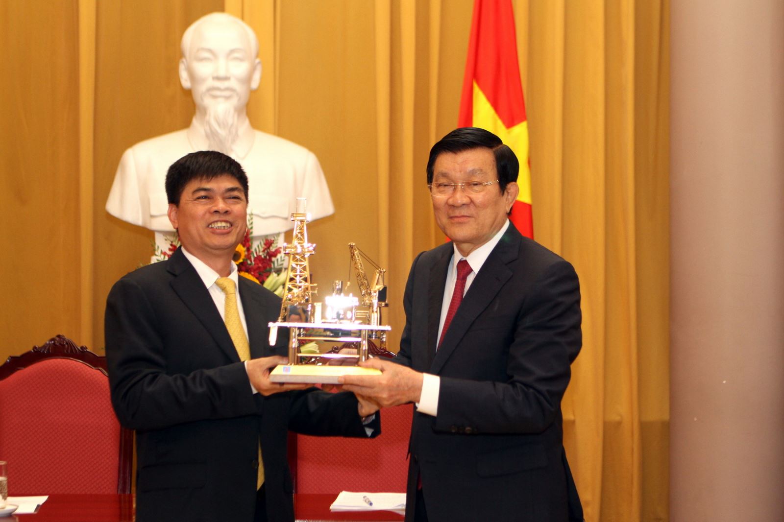 Chủ tịch nước Trương Tấn Sang gặp gỡ đại diện người lao động Dầu khí