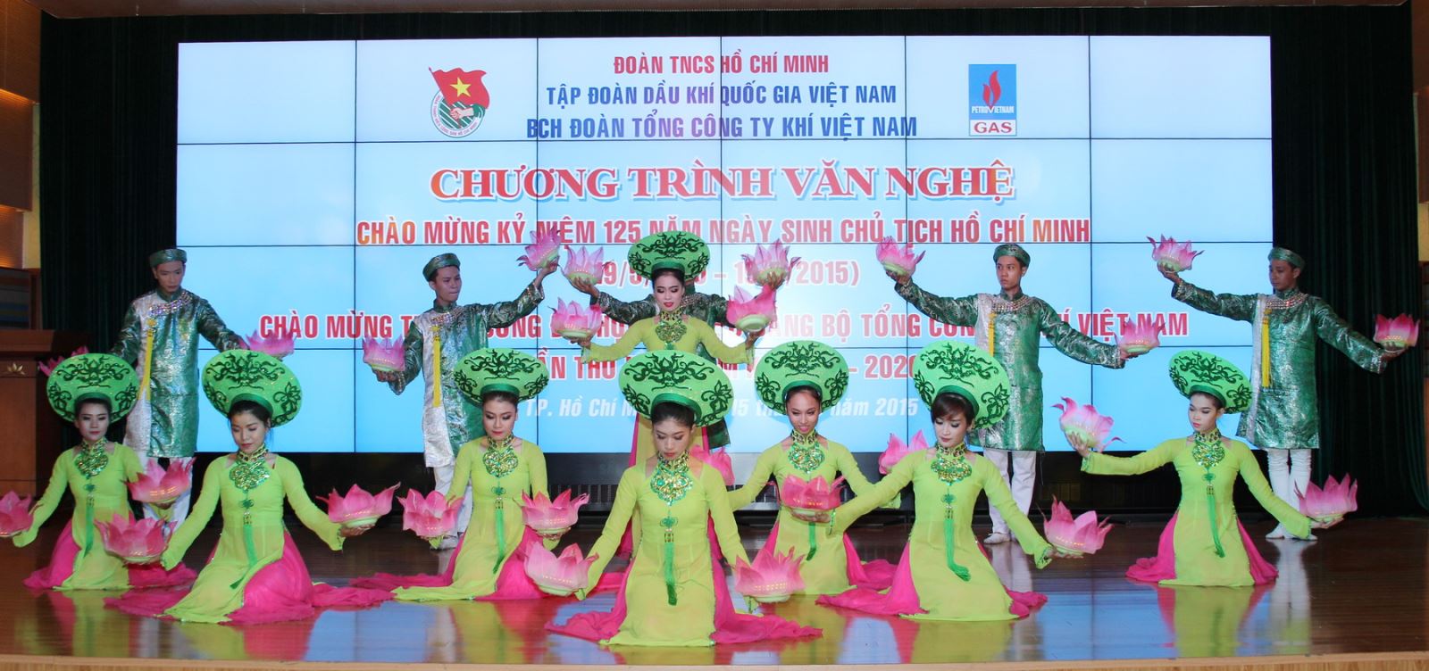 Đoàn thanh niên tổ chức chương trình văn nghệ nhớ ơn Bác - Mừng đại hội Đảng bộ Tổng công ty Đoàn thanh niên tổ chức chương trình văn nghệ nhớ ơn Bác - Mừng đại hội Đảng bộ Tổng công ty