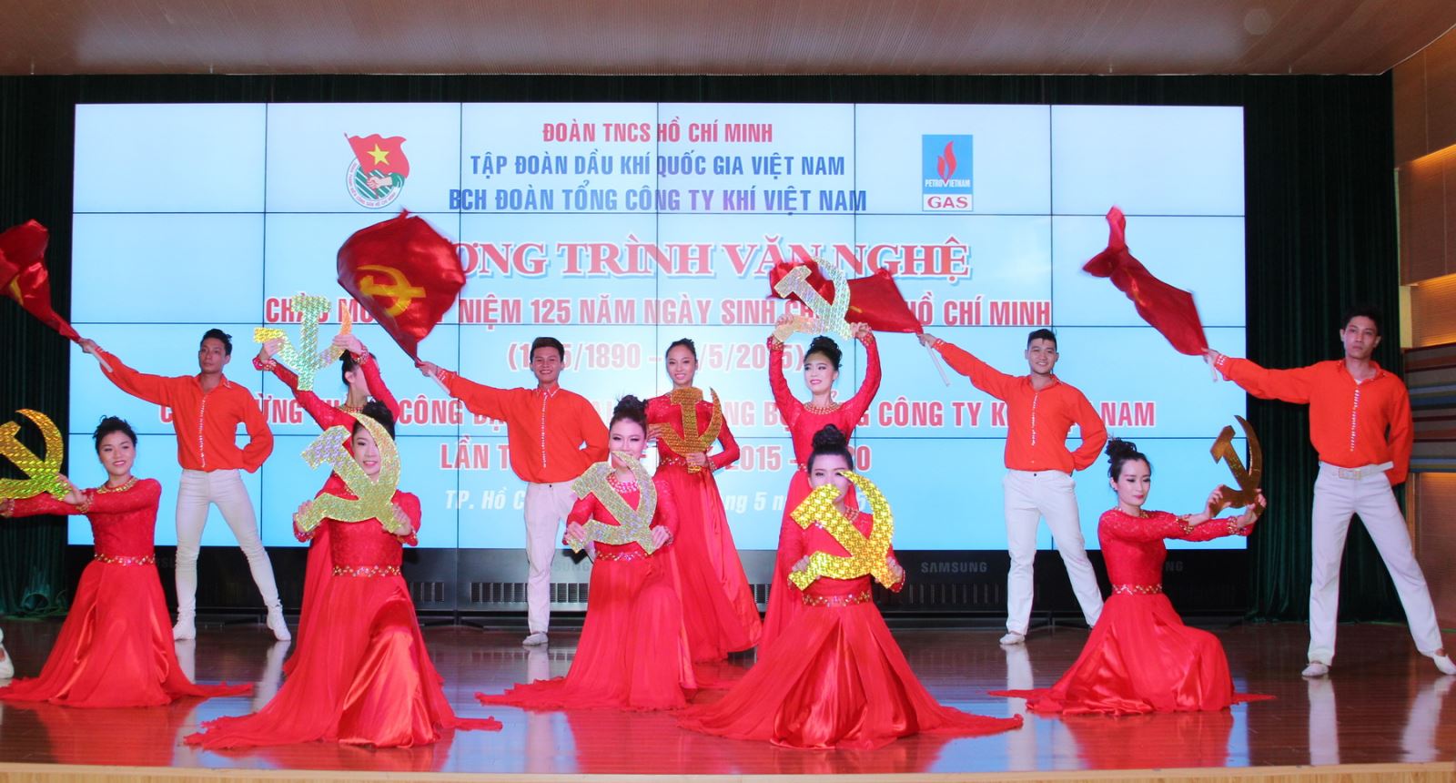 Đoàn thanh niên tổ chức chương trình văn nghệ nhớ ơn Bác - Mừng đại hội Đảng bộ Tổng công ty Đoàn thanh niên tổ chức chương trình văn nghệ nhớ ơn Bác - Mừng đại hội Đảng bộ Tổng công ty