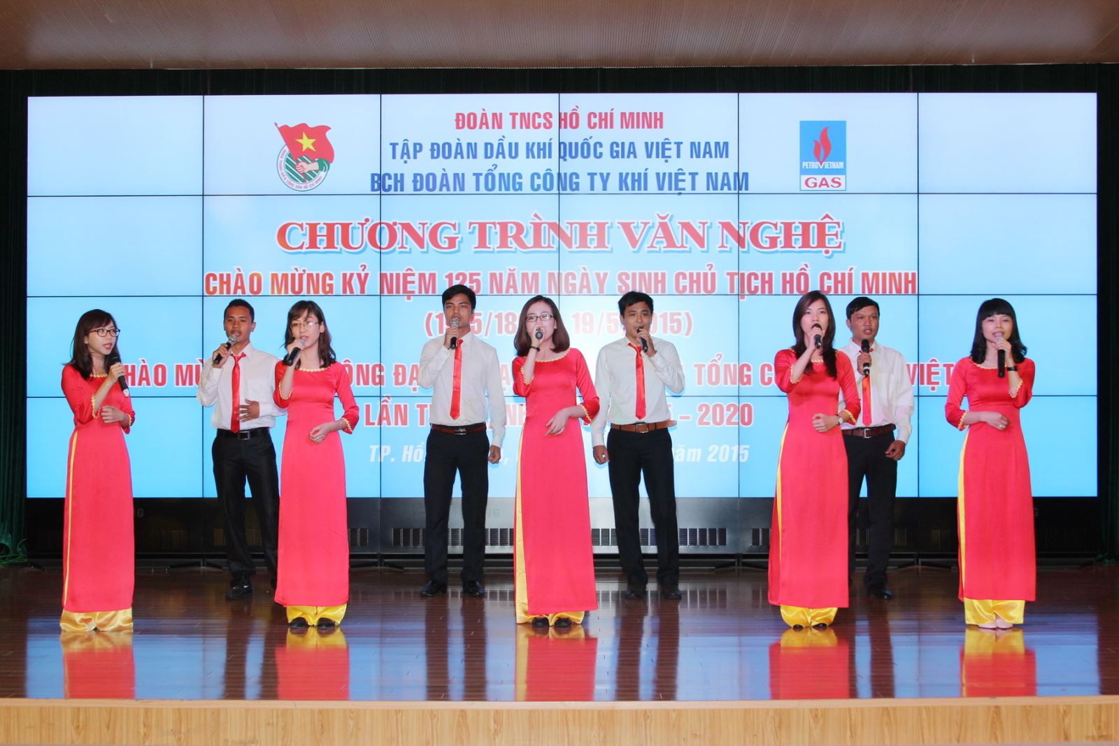 Đoàn thanh niên tổ chức chương trình văn nghệ nhớ ơn Bác - Mừng đại hội Đảng bộ Tổng công ty Đoàn thanh niên tổ chức chương trình văn nghệ nhớ ơn Bác - Mừng đại hội Đảng bộ Tổng công ty