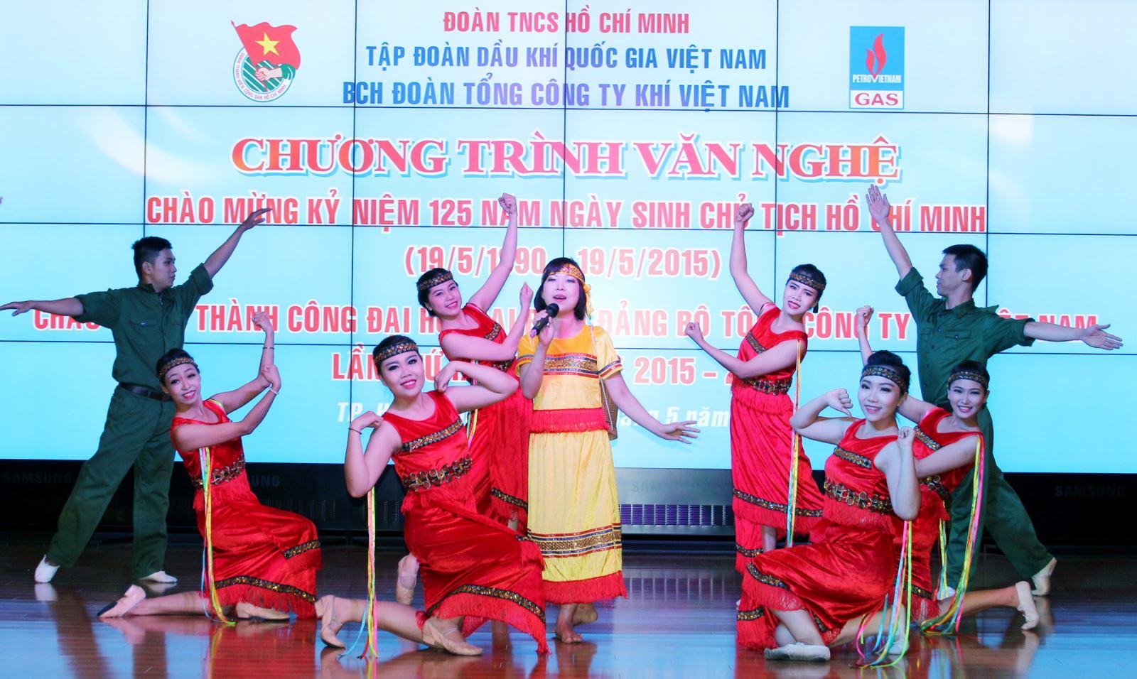Đoàn thanh niên tổ chức chương trình văn nghệ nhớ ơn Bác - Mừng đại hội Đảng bộ Tổng công ty Đoàn thanh niên tổ chức chương trình văn nghệ nhớ ơn Bác - Mừng đại hội Đảng bộ Tổng công ty