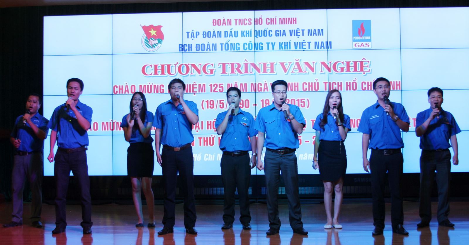 Đoàn thanh niên tổ chức chương trình văn nghệ nhớ ơn Bác - Mừng đại hội Đảng bộ Tổng công ty Đoàn thanh niên tổ chức chương trình văn nghệ nhớ ơn Bác - Mừng đại hội Đảng bộ Tổng công ty